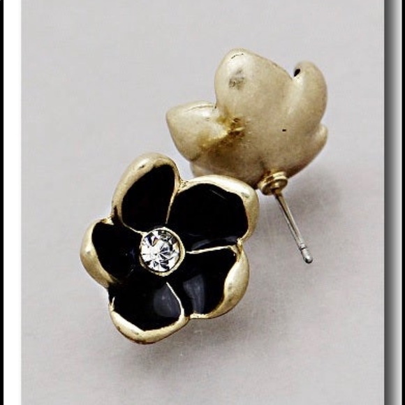 Bloom into Spring Earrings ✨✨ 4 for $10.00 ✨✨ - Picture 3 of 4